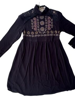 Black Long-Sleeve Embroidered lace Top